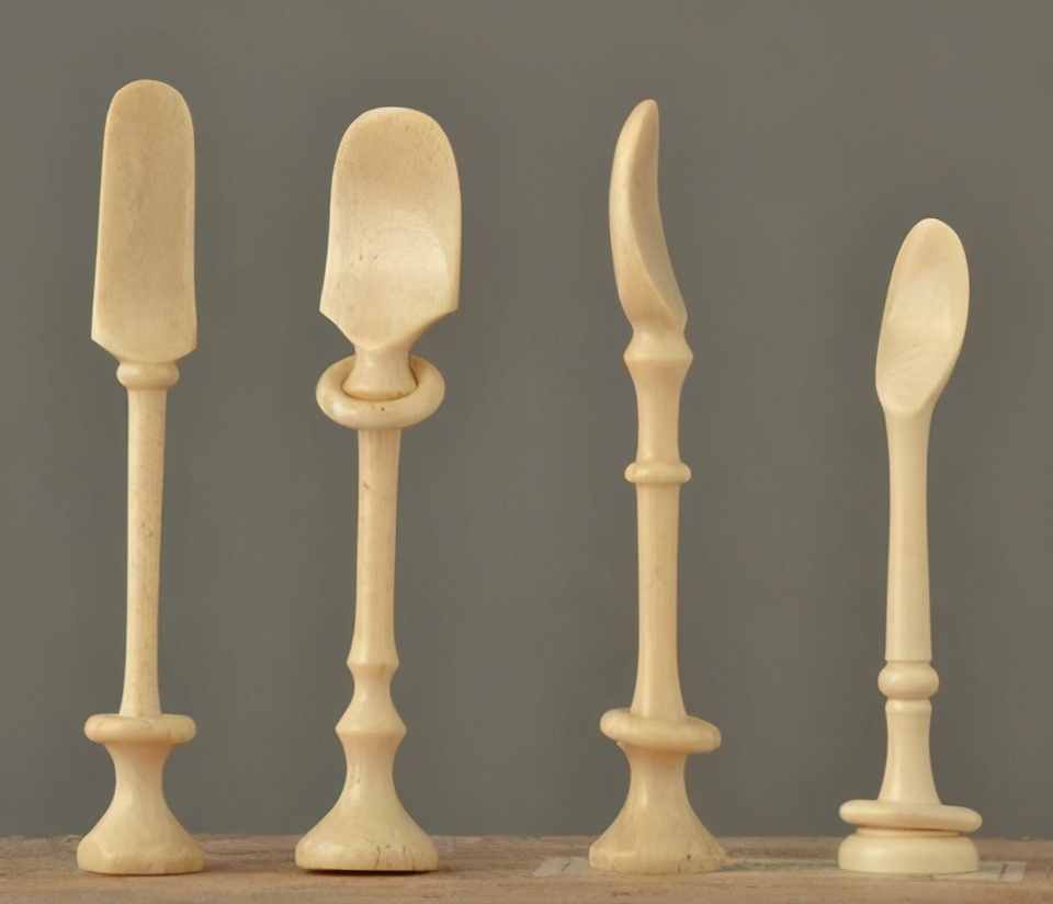 浮冰上的王者—海象,象牙既是拐杖也是长矛,因冰面融化群体跳崖