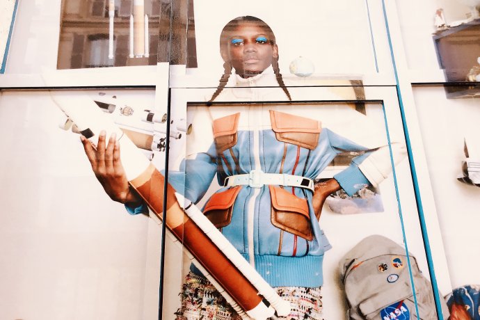 千面巴黎,巴黎时装周叉腰造型