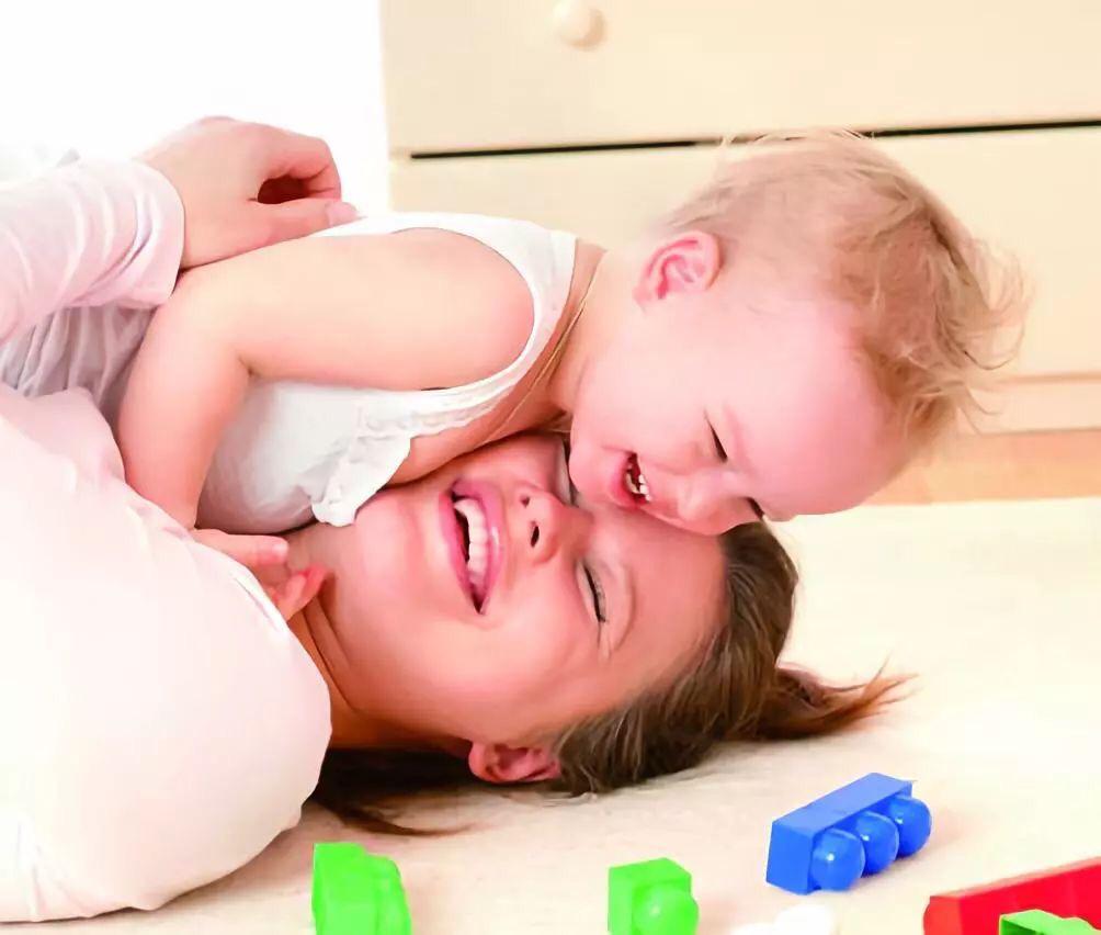 乱摸会影响孩子智力，家长谨记“三摸*不五**摸”，对孩子成长有利