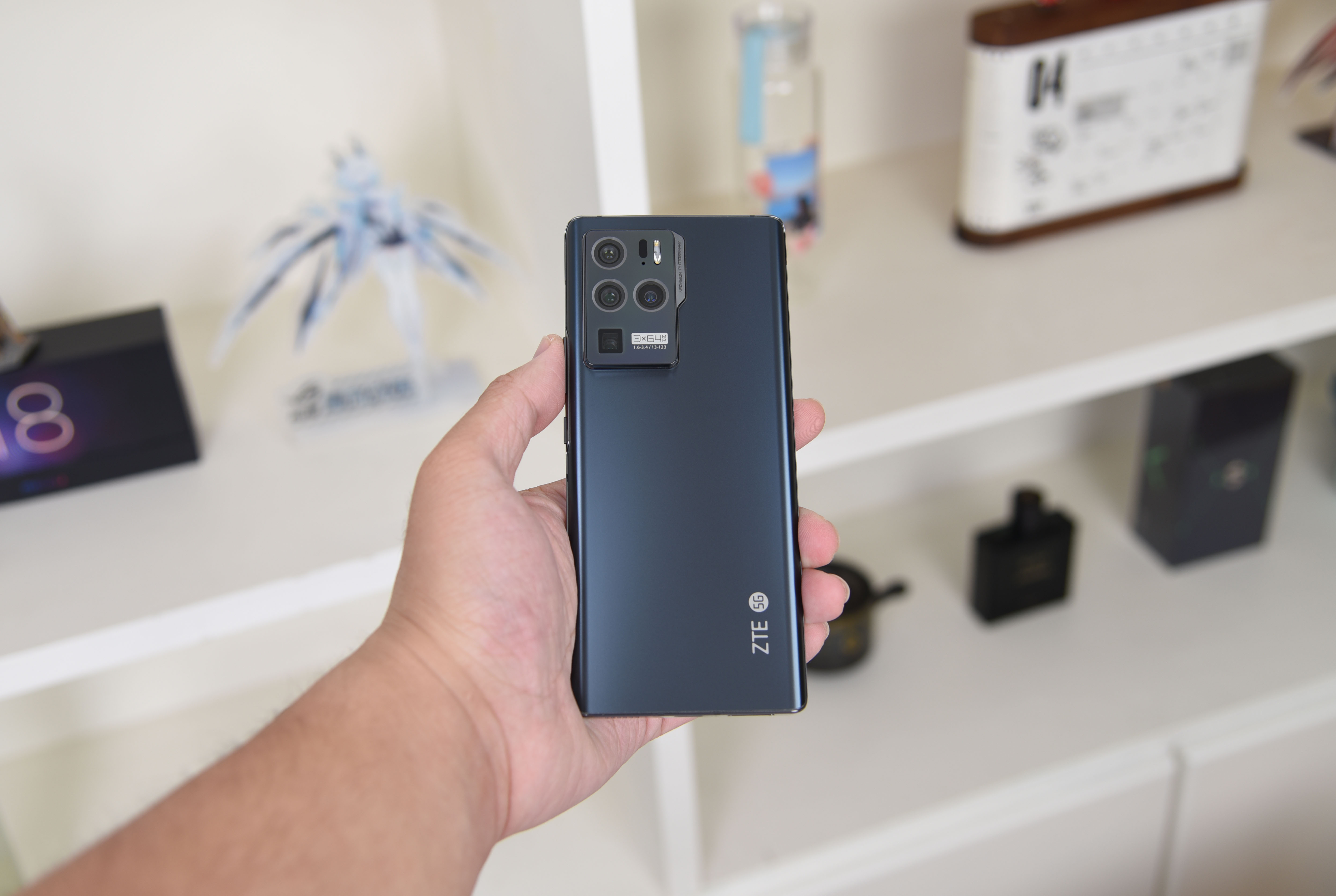 中兴axon30pro测评小白测评,中兴axon30ultra三千新机能入手吗