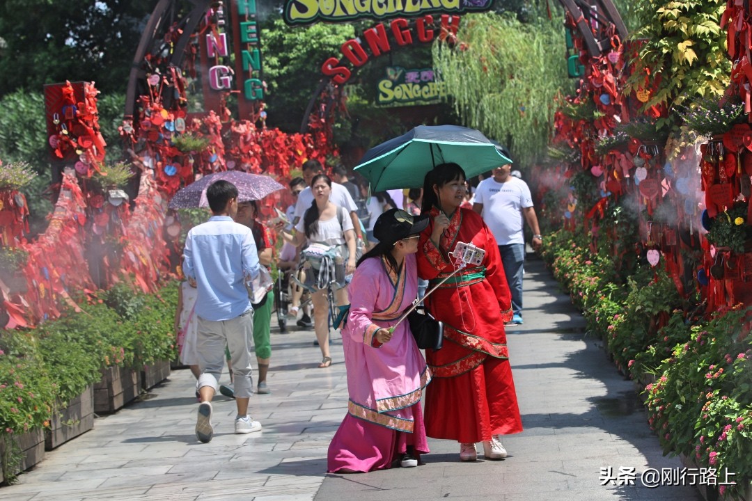 年轻人没钱为什么还在大城市生活,当代的年轻人为什么没钱