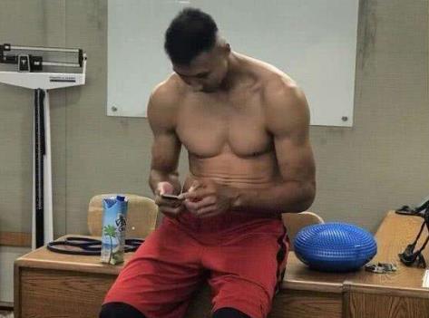 中国足球运动员肌肉,国足朱婷肌肉