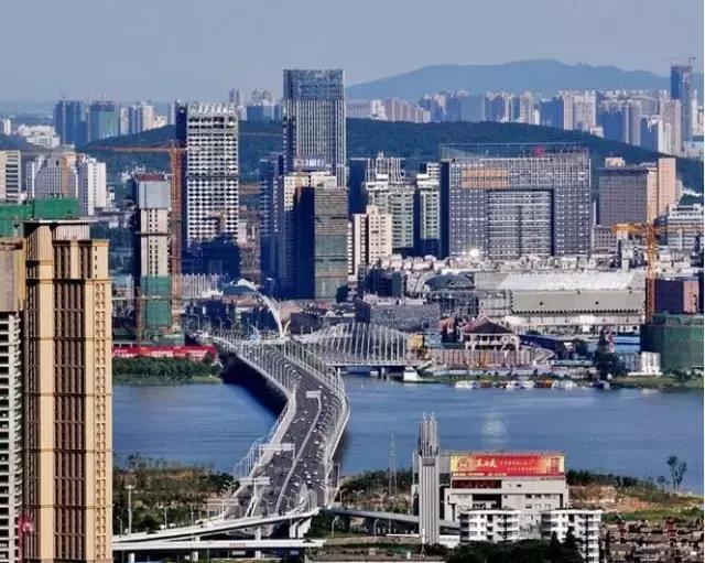 12年来，武汉地产人为何忘不了她……