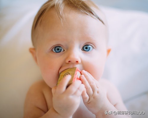 宝宝意外摔下来怎么安慰,宝宝跌落