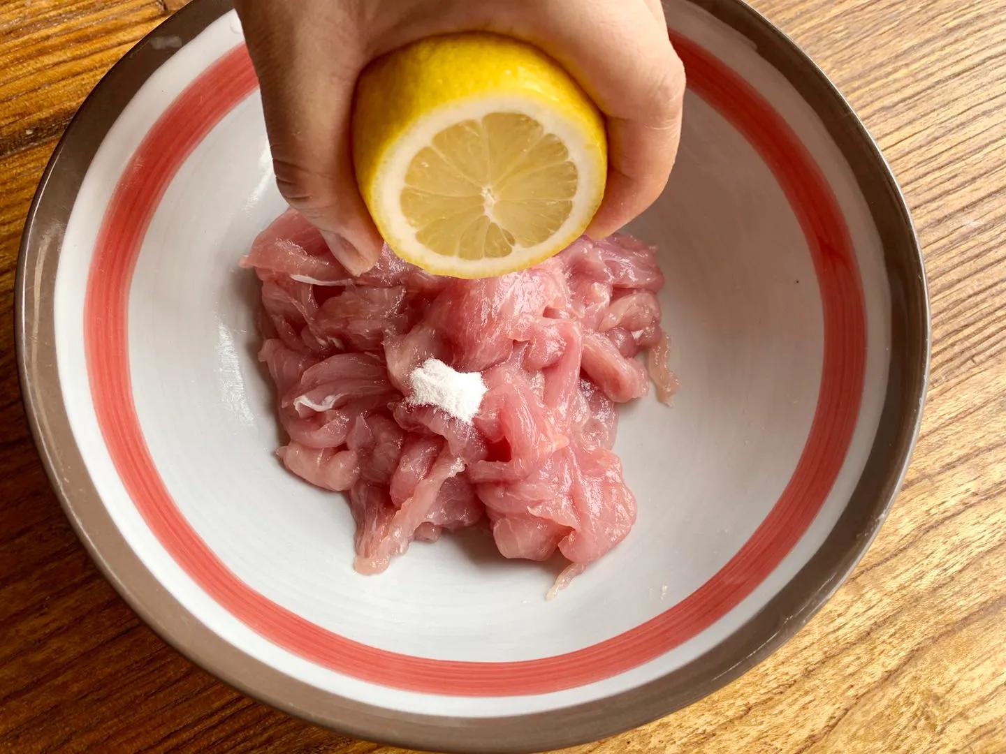 大厨分享的肉片上浆技巧，顺序最重要，这样做肉片鲜嫩爽滑超好吃