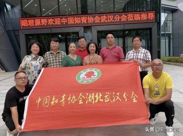 武汉老知青″探访无夏之都″湖北兴山县原野小镇