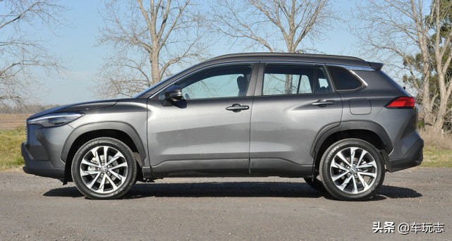 丰田卡罗拉cross实车定位高于c-hr,2020款丰田卡罗拉cross版展示