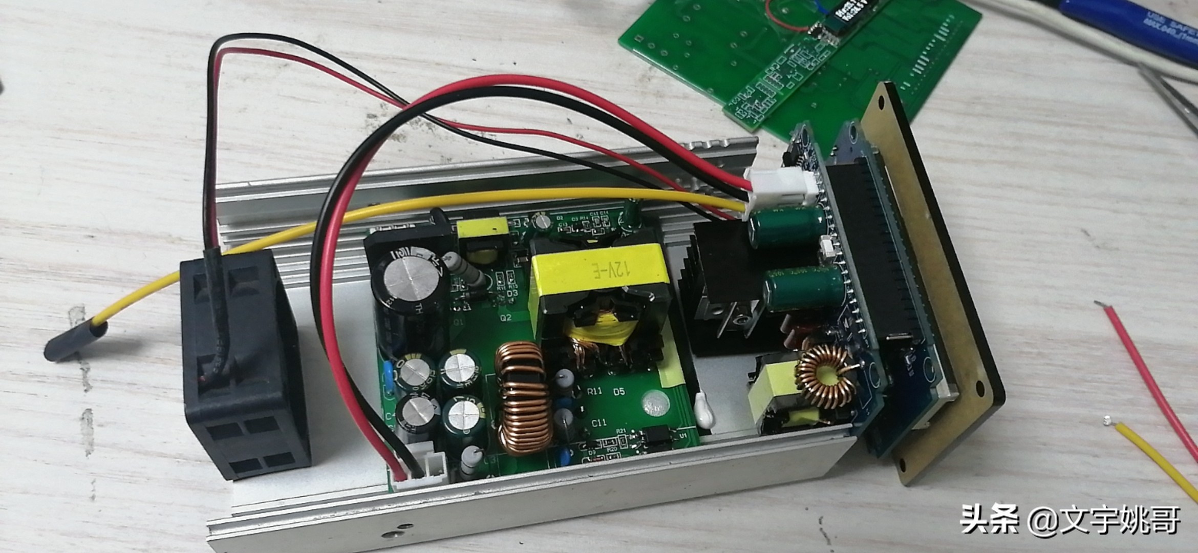 还在玩T12吗?快来看看用WY710高频烙铁主板组装台高性能高频烙铁