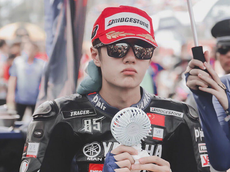 王一博小腿为什么那么细,王源的小腿袜怎么穿