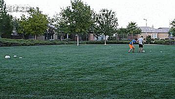 如何正确地进行1v1背身防守