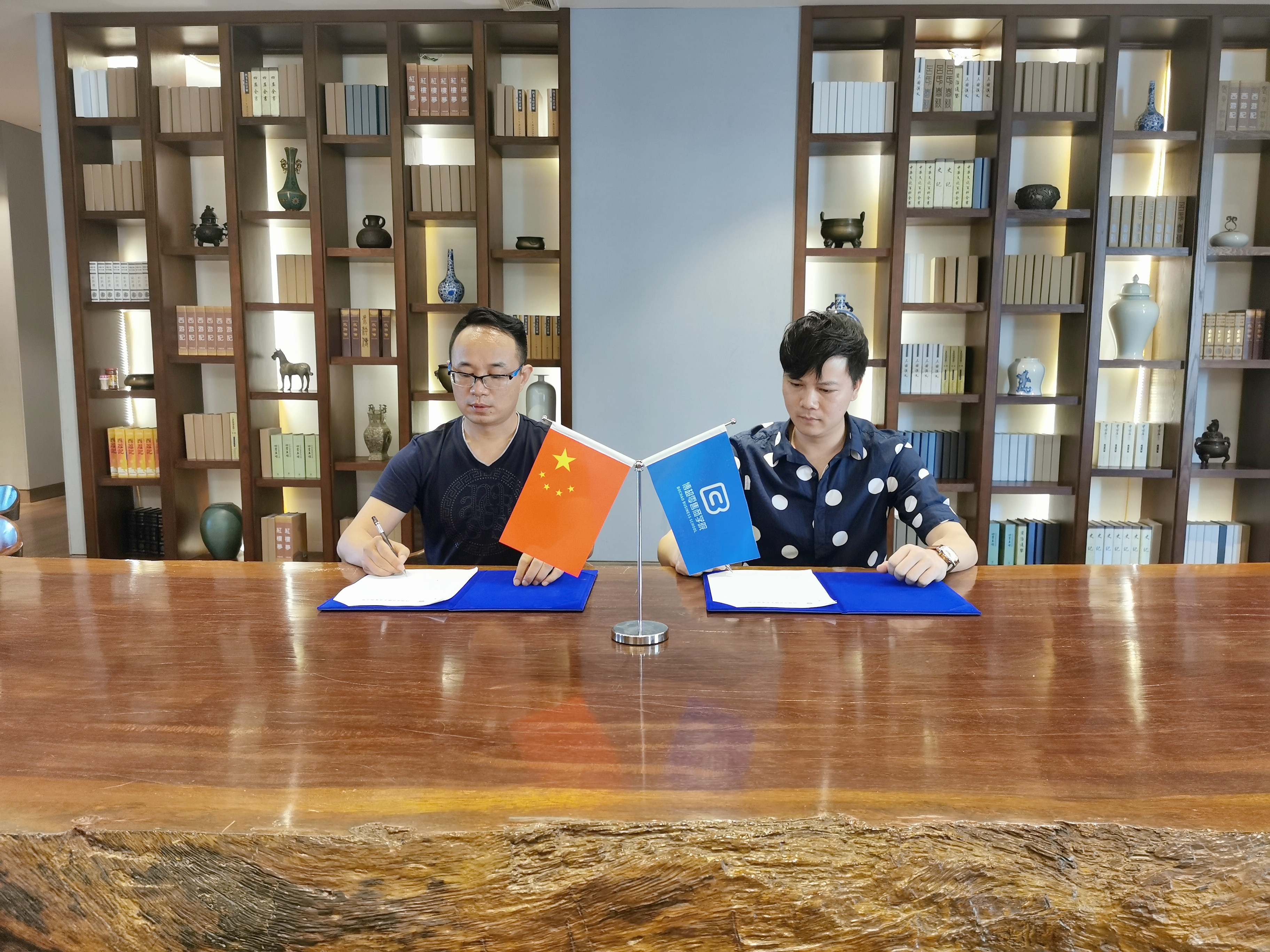 博超零售商学院携手深圳市纺织行业协会,签约千家品牌,合作共赢