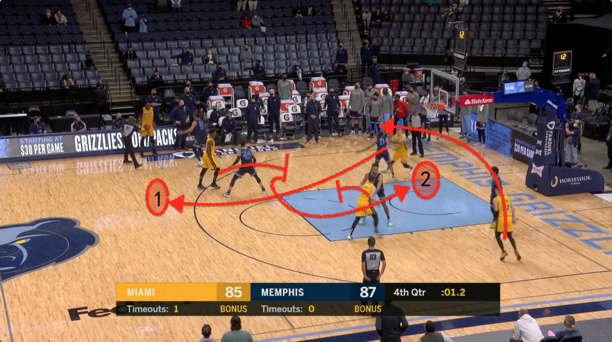 剩8秒战平没暂停且后场发球，主教练做一手势指挥球员完成绝杀