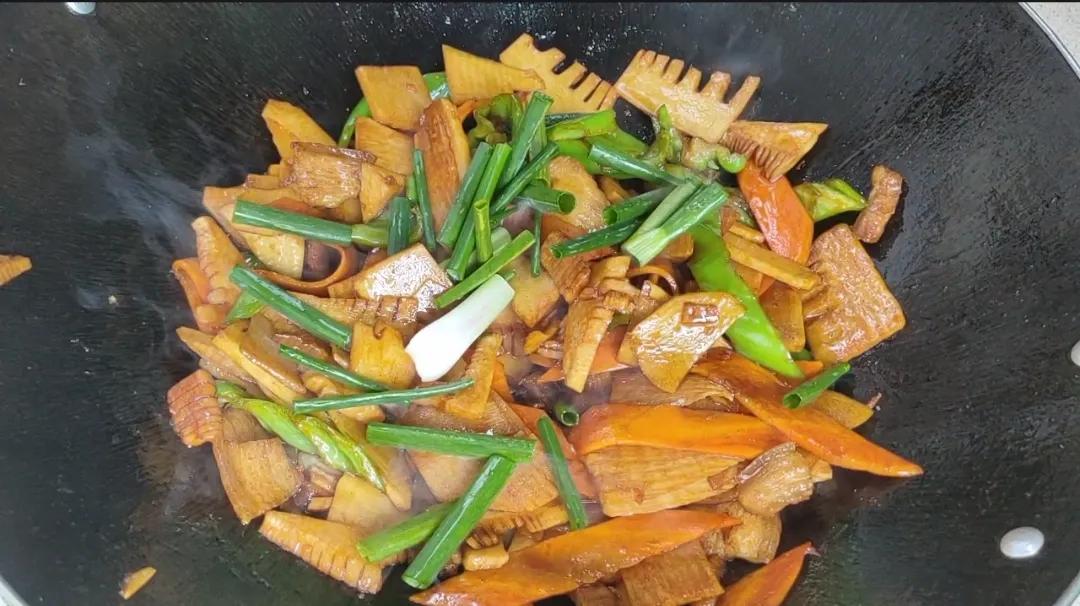 春笋焯水然后怎么炒着吃,炒春笋之前要焯水多长时间