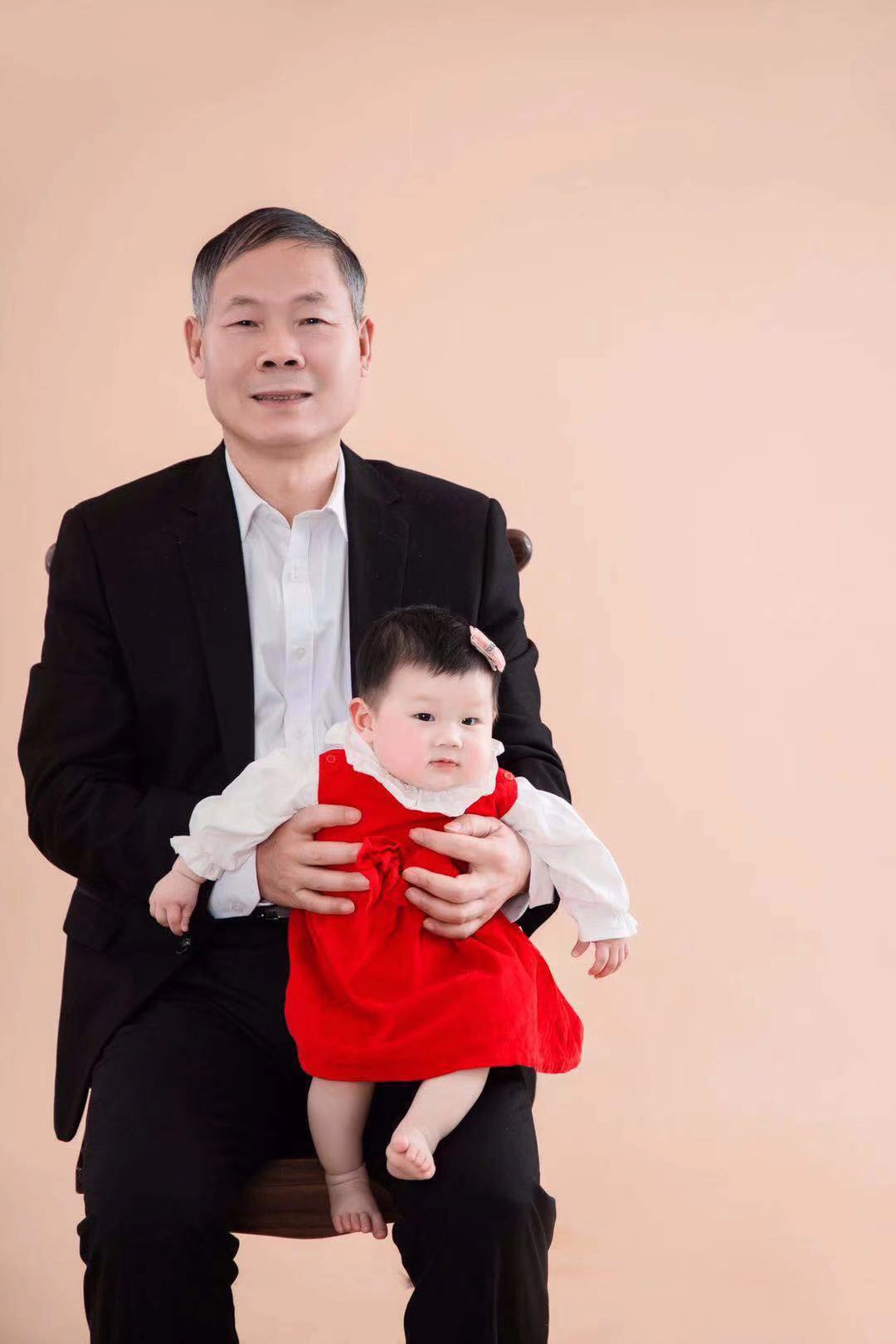 郭进拴｜可爱的小孙女嘉嘉