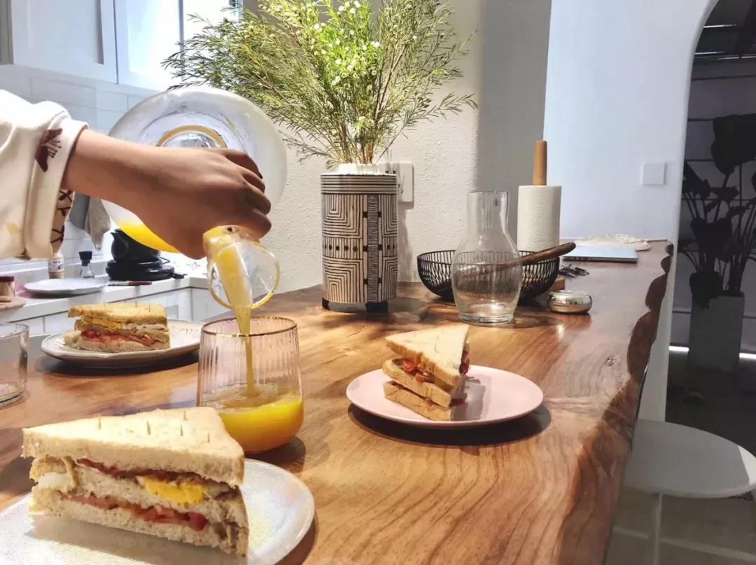 「恋·家」90后花艺师的森系生活，在洞穴里建花房