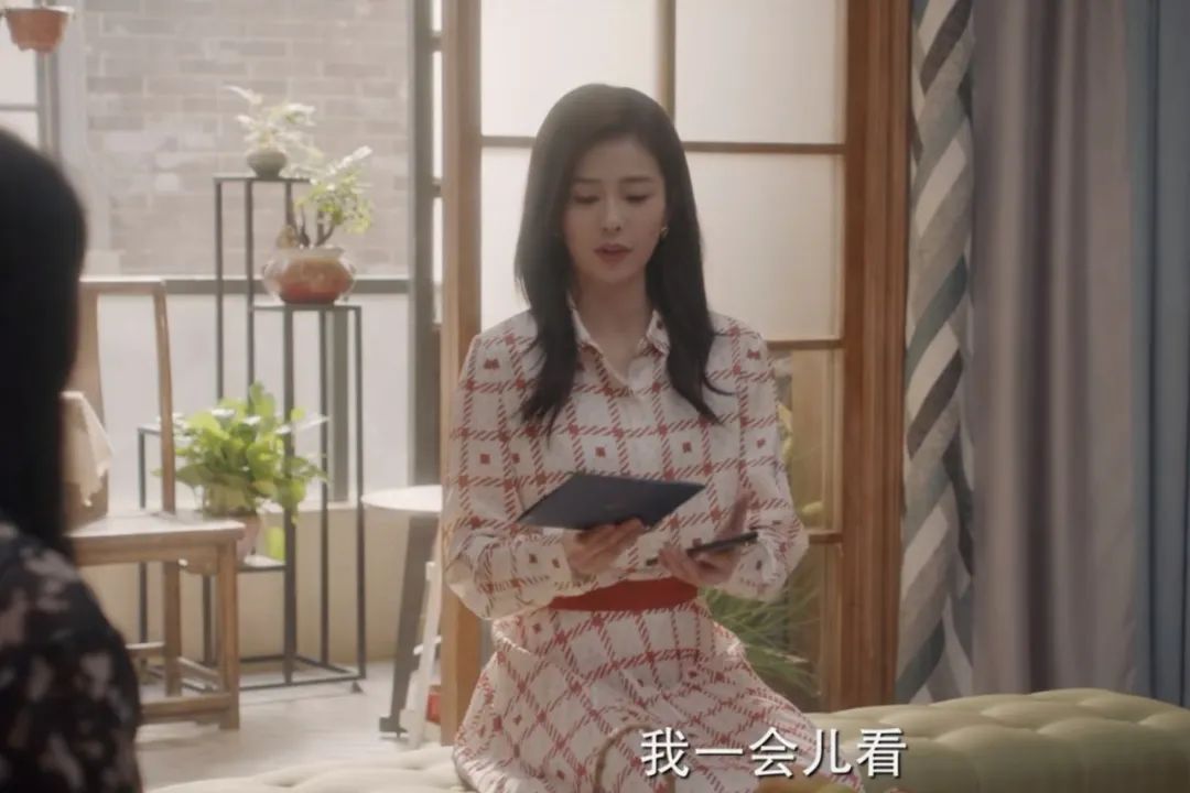 白鹿热剧《一生一世》：时宜的穿戴暗含哪些隐藏线索？
