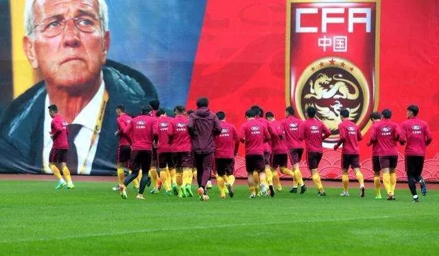 给大家聊聊在重庆踢坝坝球的往事，希望能帮助国足冲击世界杯