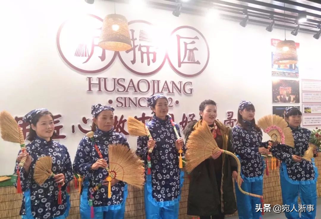 农村集市卖扫把一月能挣多少钱,农村一种野草曾经卖300元一斤