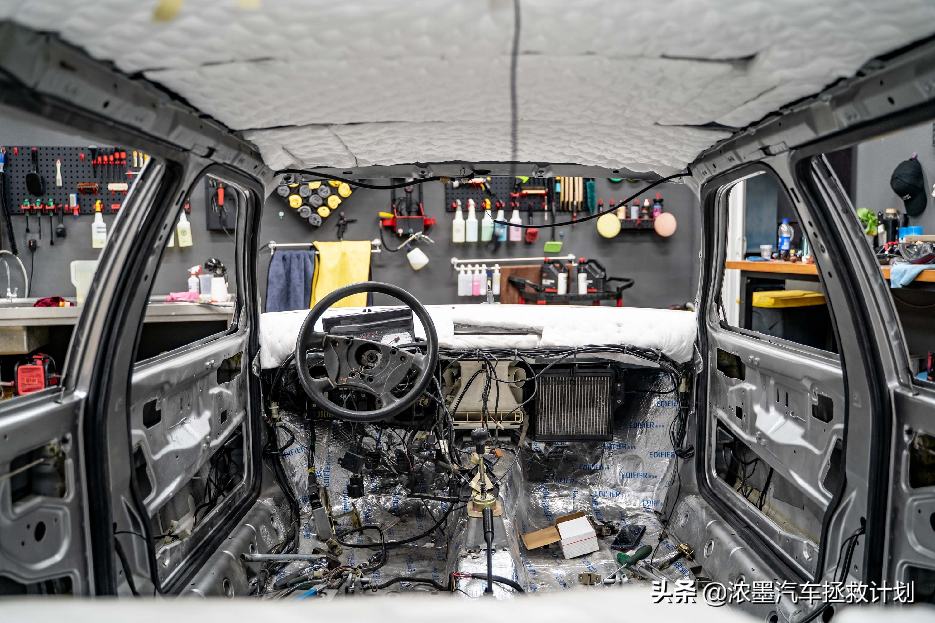 「妙手生花」重建一台战损级桑塔纳，带给它历经千般后的华丽重生