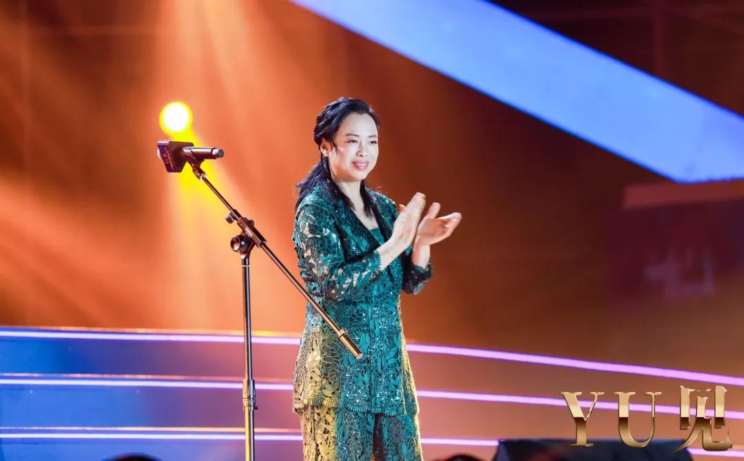 黄绮珊最巅峰现场,黄绮珊揭面大反差