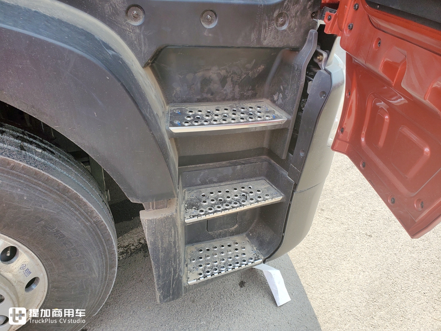 豪沃新款tx7配置,豪沃tx7290马力7.8米底盘多少钱