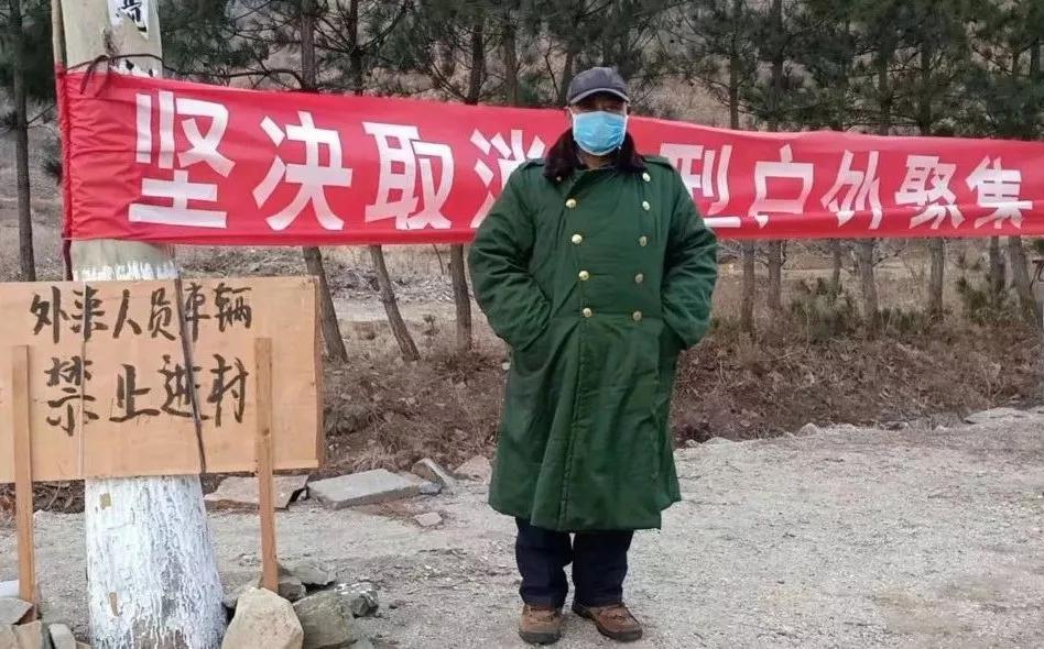 抗击疫情中的优秀共产党员,致敬忙碌在疫情防控一线的老党员