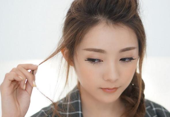 碎发太多梳起来很乱怎么办,碎发多怎么扎头发不影响午休