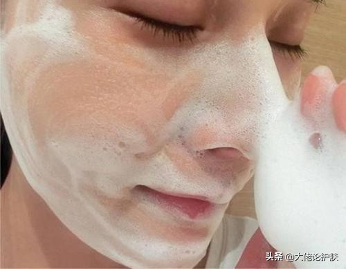 脸上毛囊油脂堵塞毛孔图,毛孔粗大痘痘反复是怎么回事