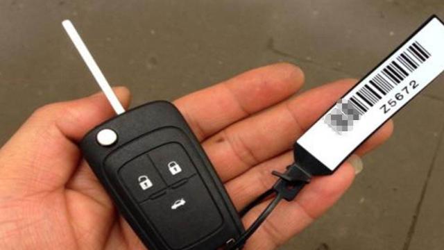 买完新车后，新手无意乱丢的小纸片，竟然值这么多钱