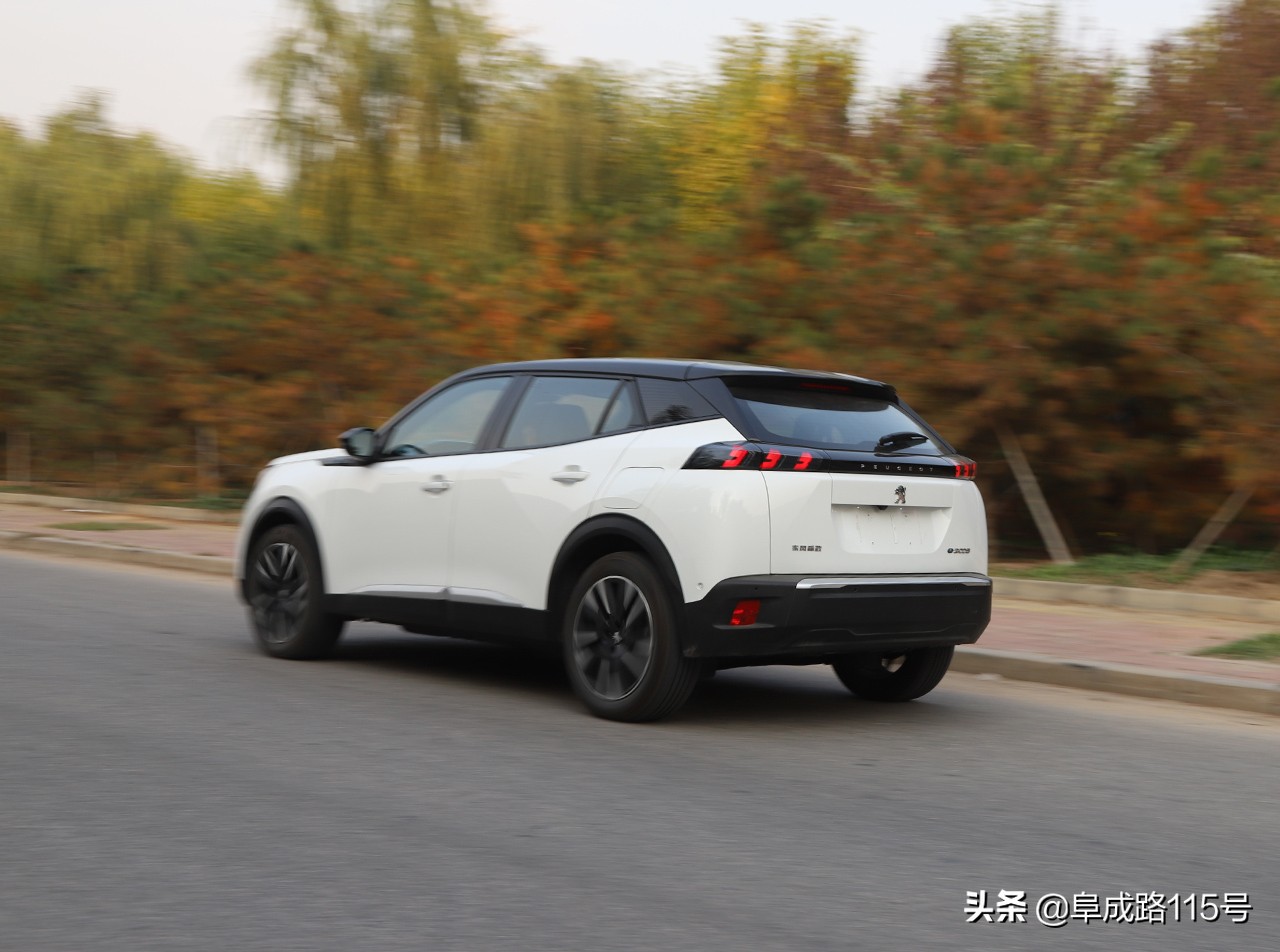 奶帅的面孔，裸眼3D的内容，一身名牌的e2008缺点究竟在哪