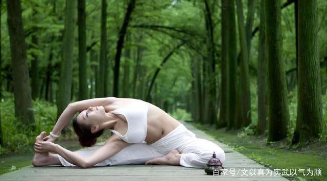 女人练瑜伽有什么坏处,女人练易筋经好还是瑜伽好