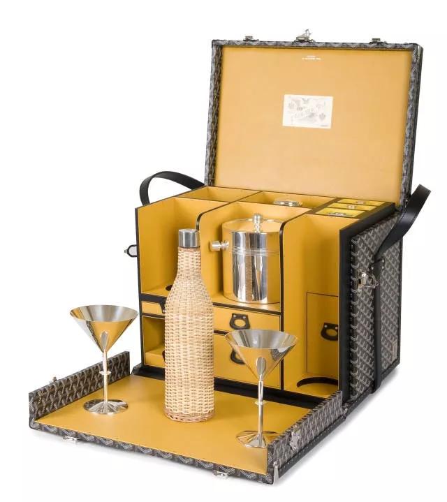 用“沉默”代言的rapper时尚爱物，“人间种草机”王菲超爱背的包