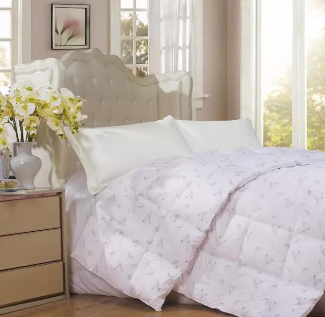 天气厚被子收起来了,夏季羽绒被能洗吗