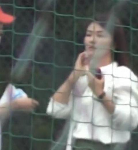 刘涛穿红色开叉裙,刘涛穿拖地连身长裙