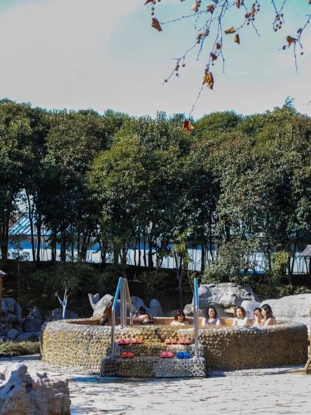 新盈泰生态温泉度假村天气,新盈泰温泉度假村夜场