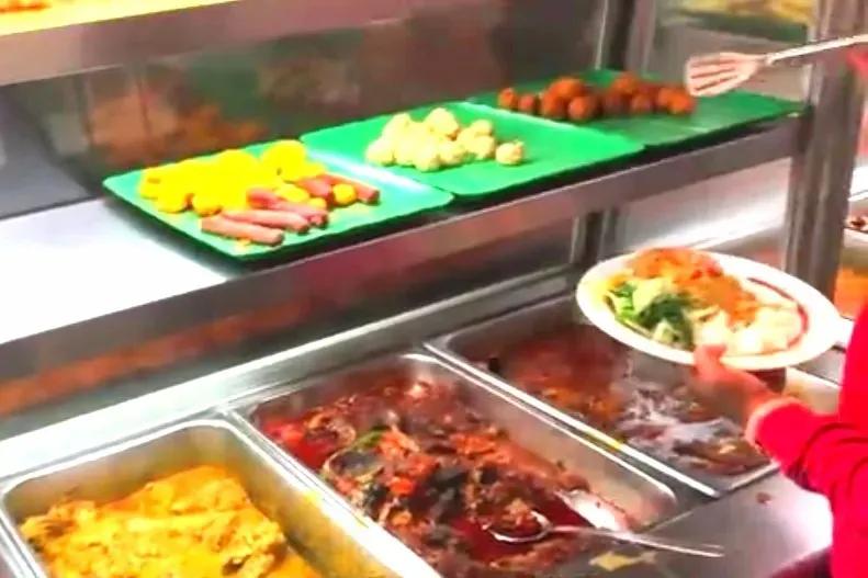 不颠勺的食堂阿姨,不颠勺的炒饭