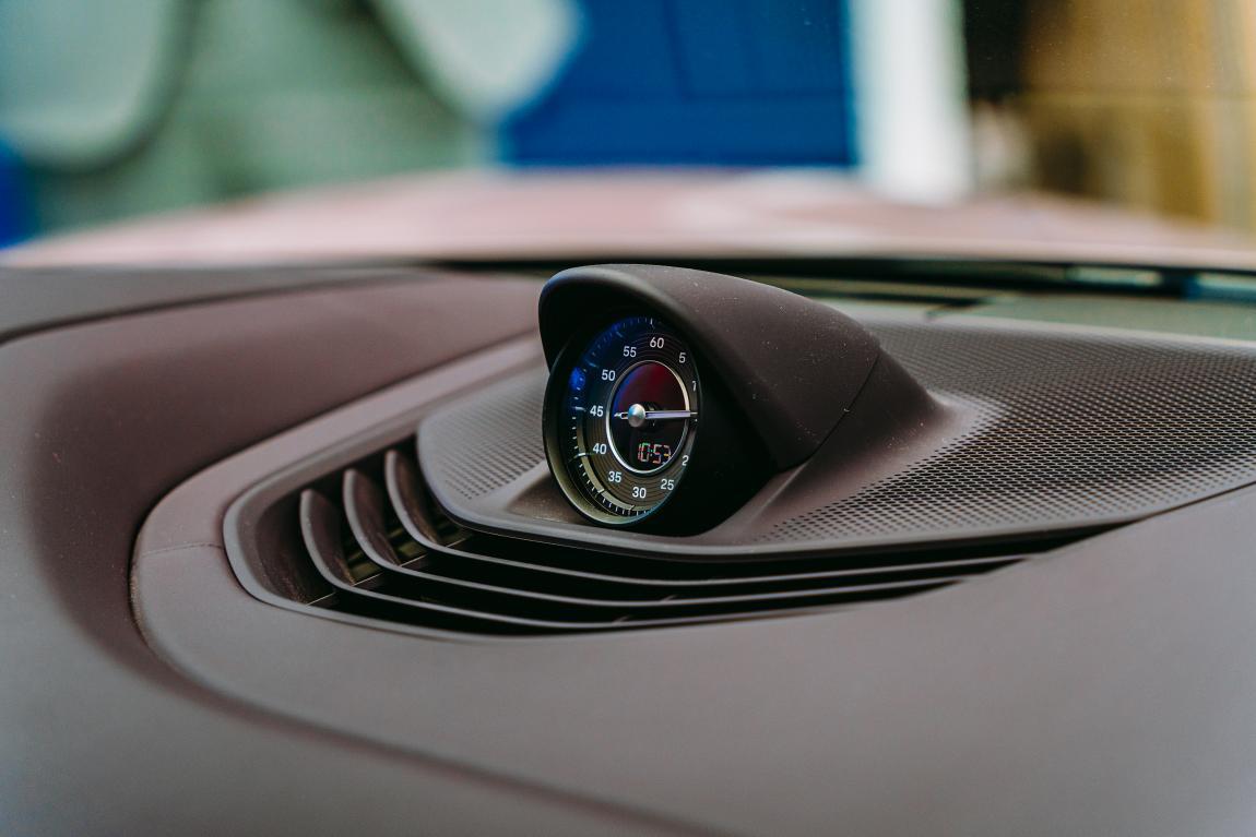 taycanturbos冰莓粉,买不起taycan的比亚迪