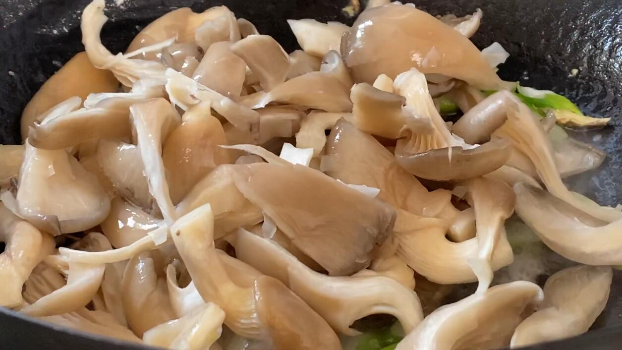 鲜美的蘑菇汤怎样做更好吃,美味的蘑菇汤超级好喝