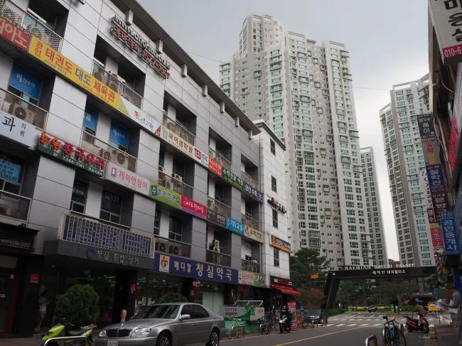 “幸福教育”悖论：韩国是如何*压打**教培机构，又如何恢复它们的？