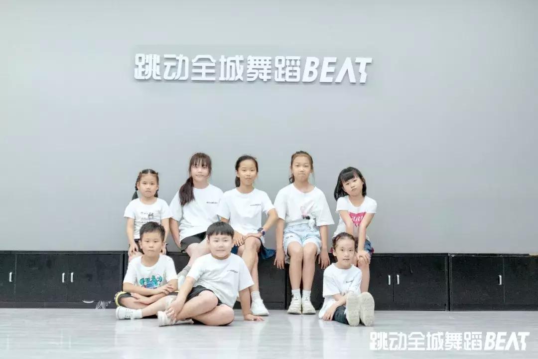 孩子们充满阳光活力四射的街舞,又酷又帅又拽的街舞