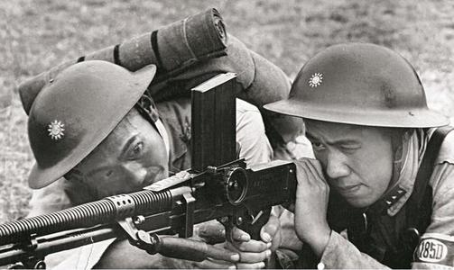 捷克zb26轻机枪原版玩具测试,二战捷克斯洛伐克zb37轻机枪