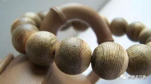 沉香摆件开裂是因为什么,沉香手串开裂怎么补救