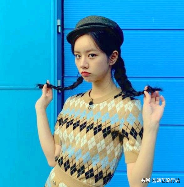 先睹为快:2021春季韩版针织衫新款在明星和模特中流行出现