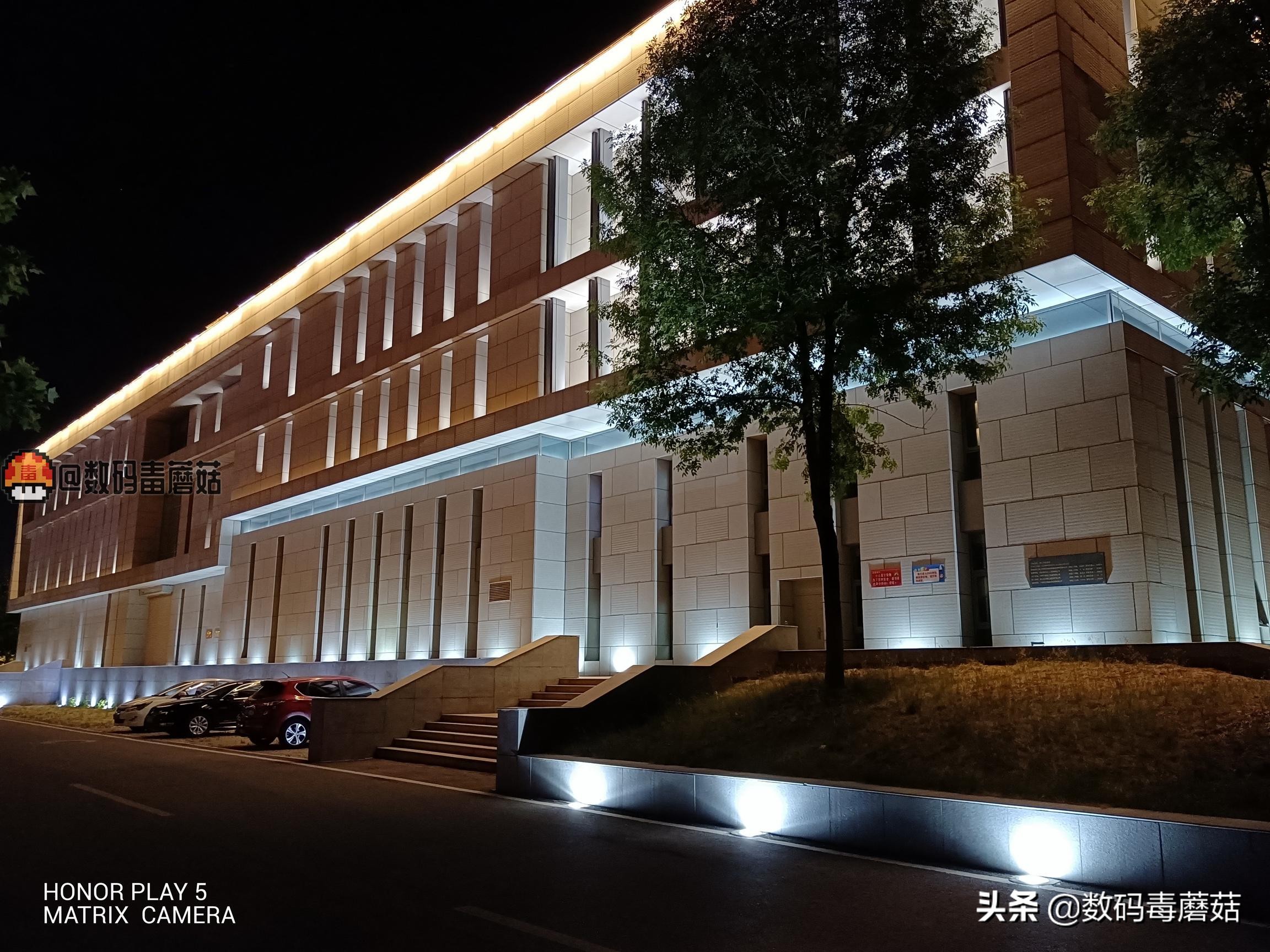 荣耀play5防水测试,轻薄便携式无线充电