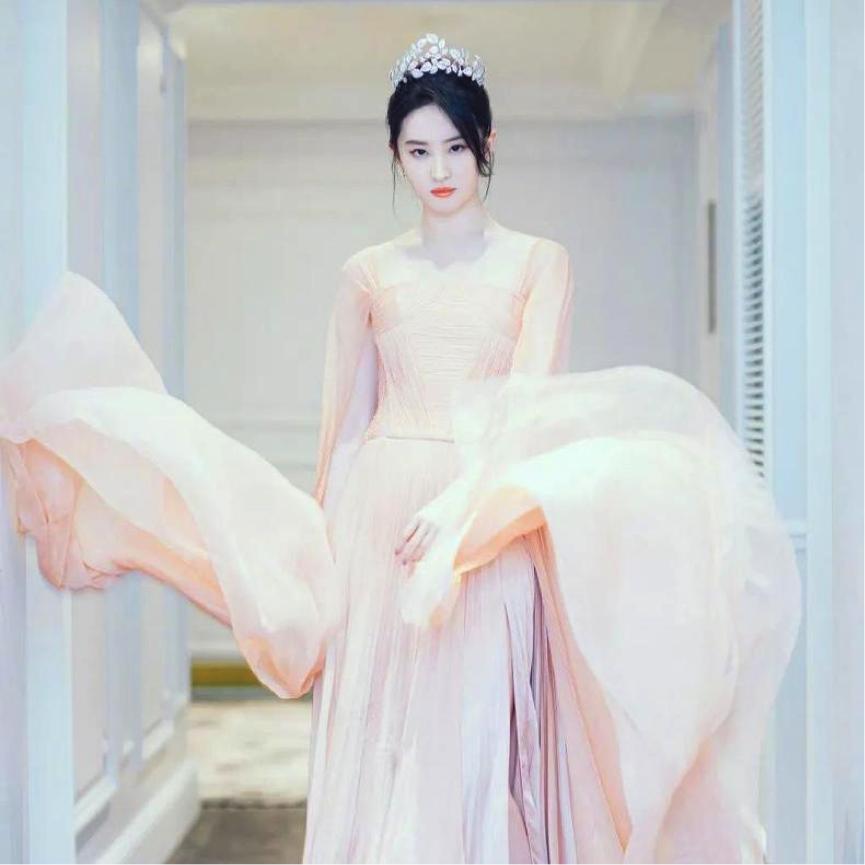 斜方肌明显怎么穿吊带,溜肩斜方肌刘亦菲