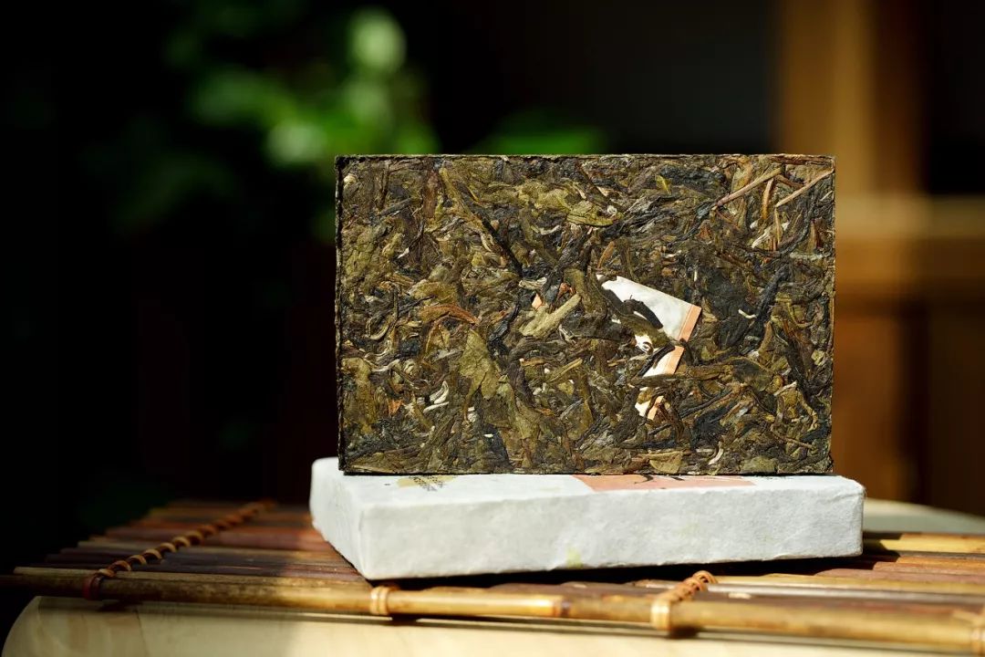茶｜什么是紧压茶？压成大饼会更好喝吗？