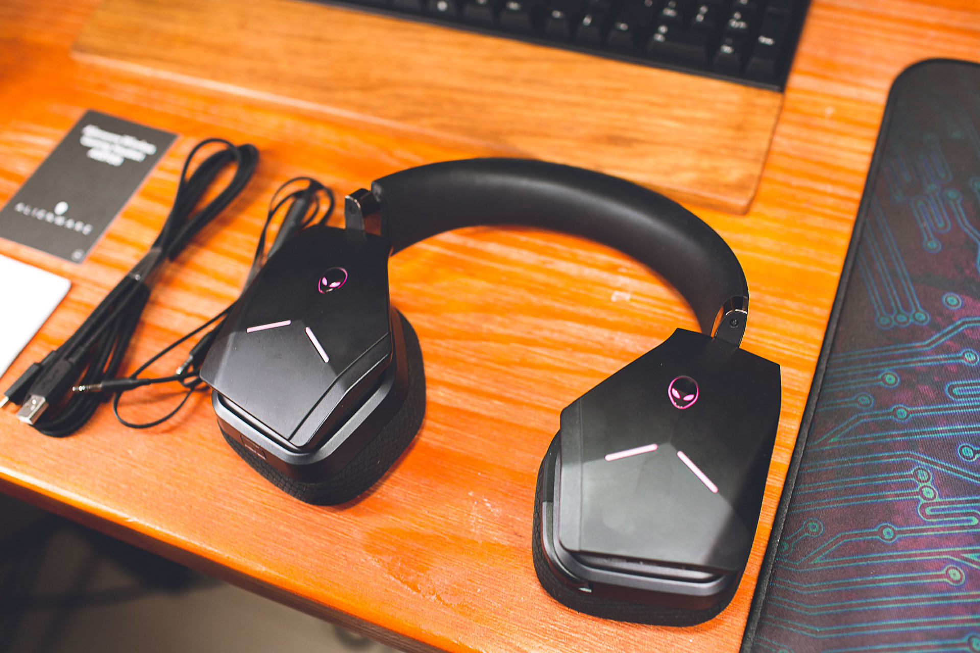 外星人耳机aw988按键介绍,外星人aw988耳机什么时候上市的