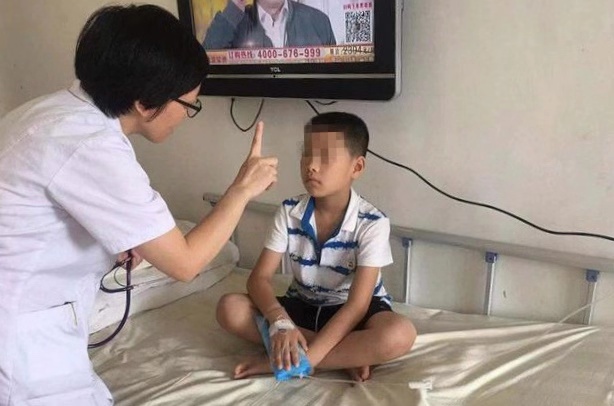 男孩打碎体温计水银侵入伤口,男孩摔碎体温计水银侵入身体酿祸