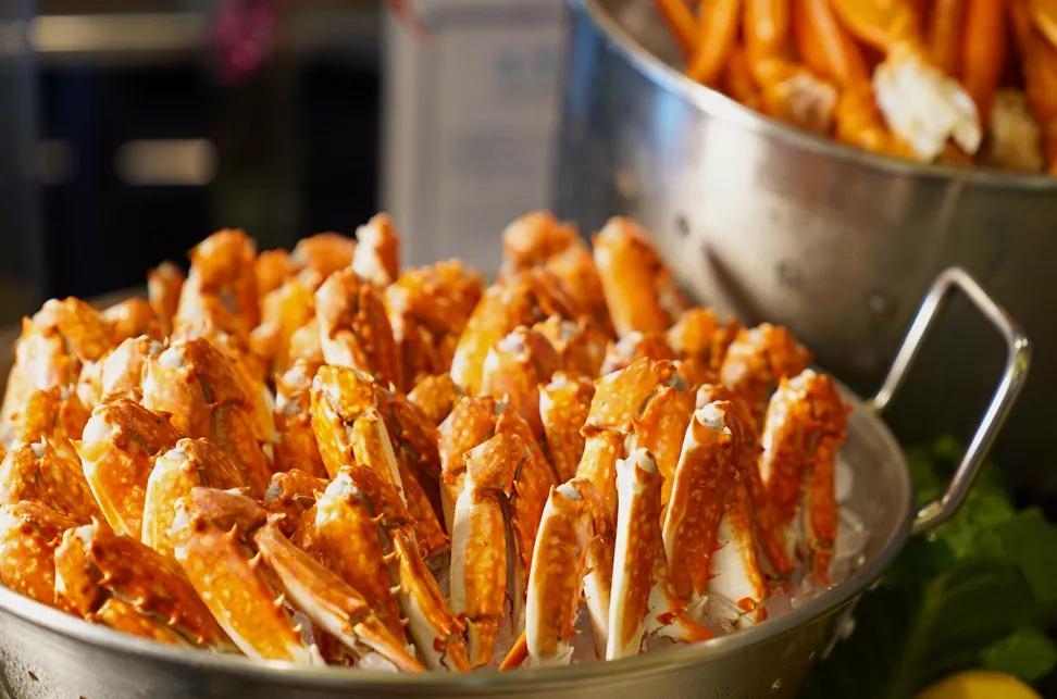 海花岛希尔顿海鲜自助餐团购,在希尔顿住酒店可以免费吃自助餐