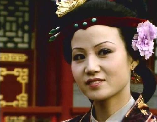 红楼梦彩霞和彩云,红楼梦中彩云彩霞是谁